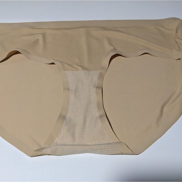 Knix | Wingwoman Contour Bra and Essential Boyshort in Warm Sand - Picture 15 of 16